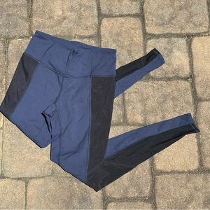 EUC Athleta navy & black mesh side vent leggings